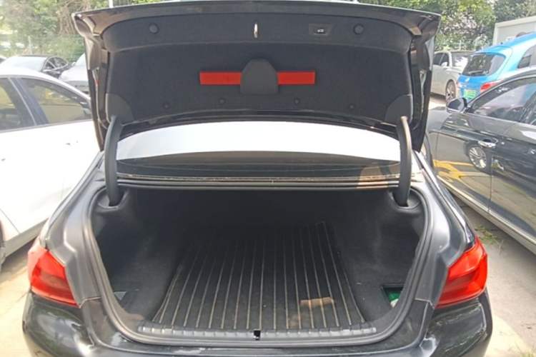 Used BMW 5 Series 2020 525Li Luxury Package Trunk