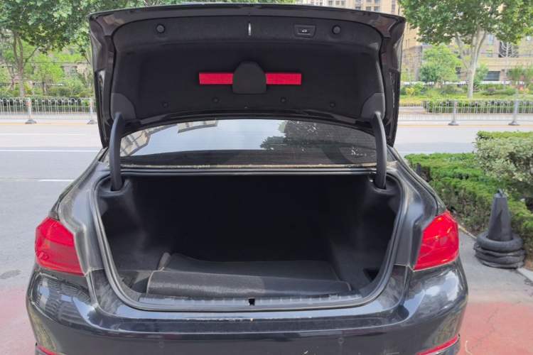 Used BMW 5 Series 2020 525Li Luxury Package Trunk