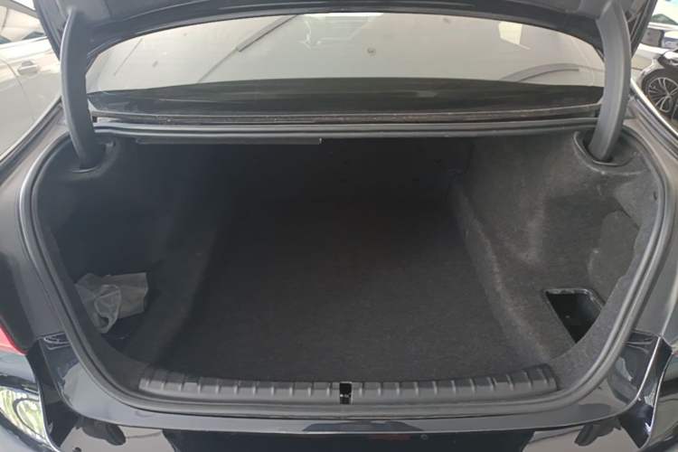 Used BMW 5 Series 2020 530Li Luxury Edition M Sport Package Trunk