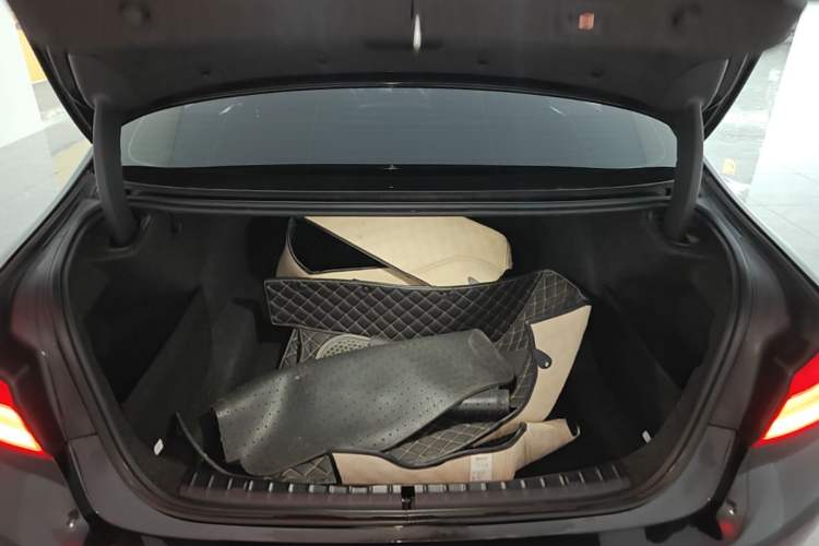 Used BMW 5 Series 2020 525Li Luxury Package Trunk