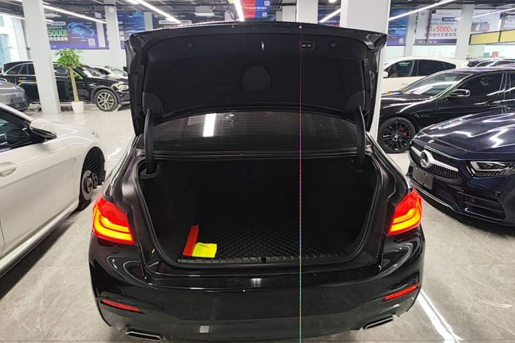 Used BMW 5 Series 2020 530Li Luxury Edition M Sport Package Trunk