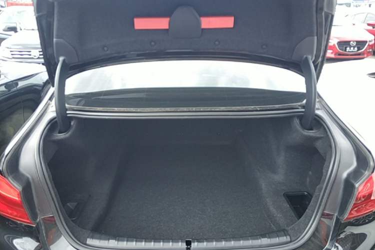 Used BMW 5 Series 2020 530Li Leading Edition Luxury Package Trunk