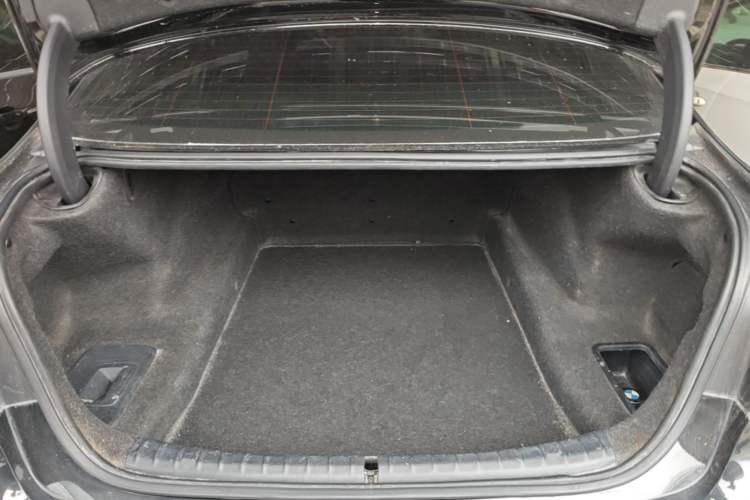 Used BMW 5 Series 2020 525Li Luxury Package Trunk