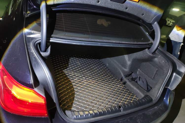 Used BMW 5 Series 2020 525Li M Sport Package Trunk