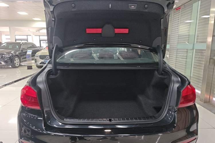 Used BMW 5 Series 2020 530Li Leading Model M Sport Package Trunk