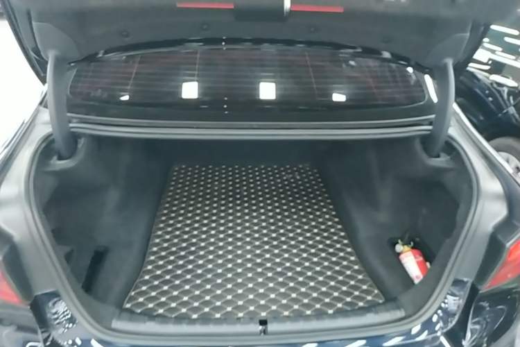 Used BMW 5 Series 2020 530Li Luxury Edition M Sport Package Trunk