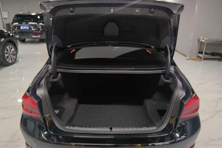 Used BMW 5 Series 2020 525Li Luxury Package Trunk