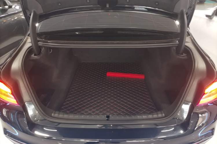 Used BMW 5 Series 2020 530Li Leading Model M Sport Package Trunk