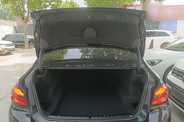 Used BMW 5 Series 2020 530Li Leading Model M Sport Package Trunk