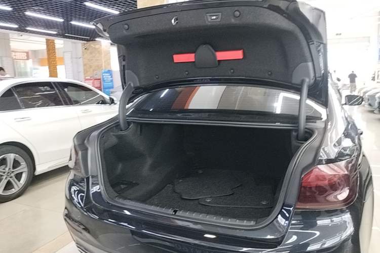 Used BMW 5 Series 2020 530Li Leading Model M Sport Package Trunk