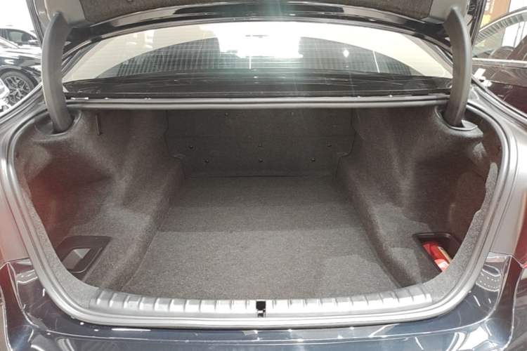 Used BMW 5 Series 2020 525Li M Sport Package Trunk
