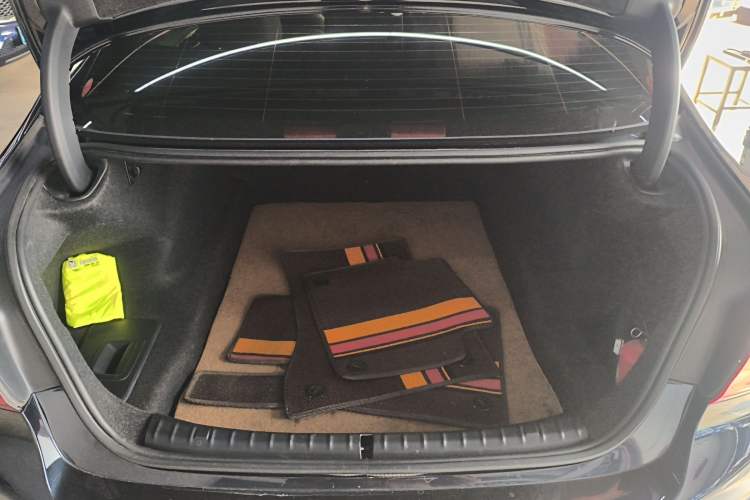 Used BMW 5 Series 2020 525Li M Sport Package Trunk