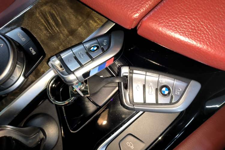 Used BMW 5 Series 2020 530Li Luxury Edition M Sport Package Vehicle Key