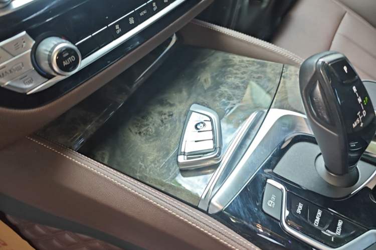 Used BMW 5 Series 2020 525Li M Sport Package Vehicle Key