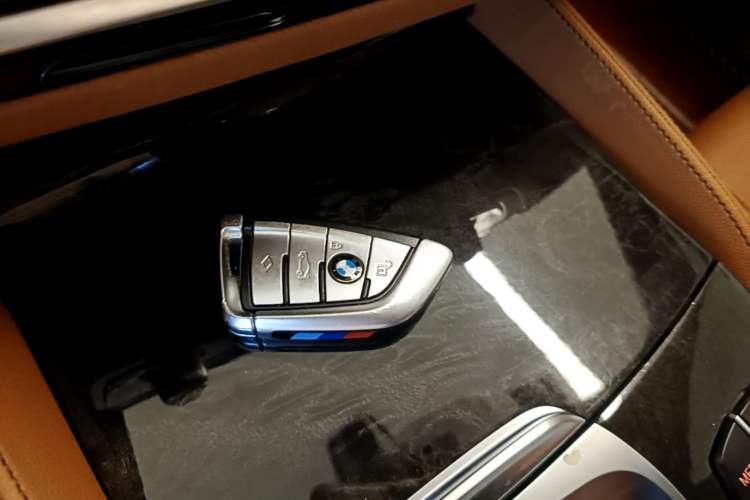Used BMW 5 Series 2020 530Li Luxury Edition M Sport Package Vehicle Key