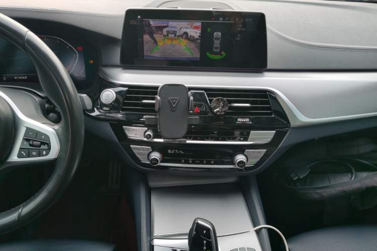 Used BMW 5 Series 2020 525i M Sport Package Audio And AC Panel
