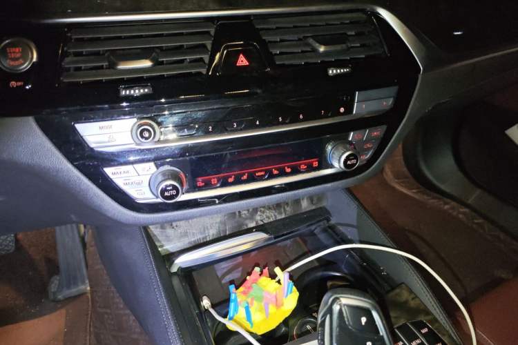 Used BMW 5 Series 2020 530Li Luxury Edition M Sport Package Audio And AC Panel