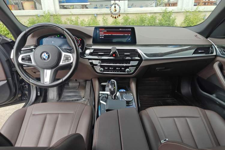 Used BMW 5 Series 2020 525Li M Sport Package Center Console
