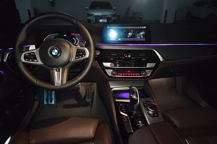 Used BMW 5 Series 2020 540i Sport Line M Sport Package Center Console