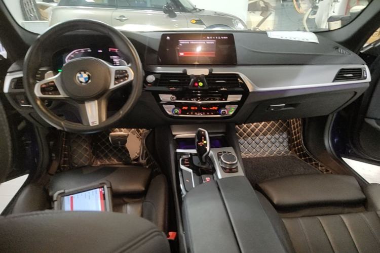 Used BMW 5 Series 2020 530i M Sport Package Center Console