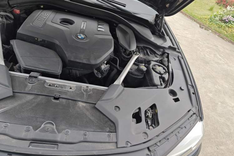 Used BMW 5 Series 2020 525Li M Sport Package Engine Bay Left