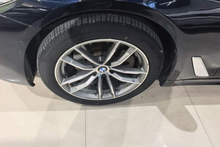 Used BMW 5 Series 2020 525Li M Sport Package Left Front Wheel Hub