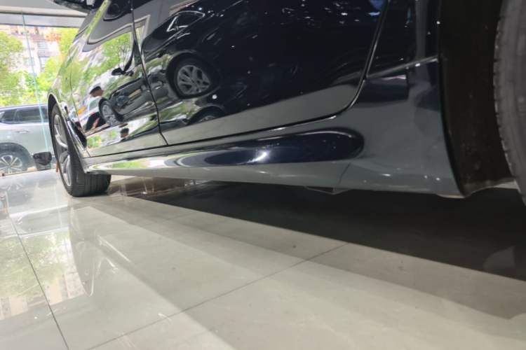 Used BMW 5 Series 2020 525Li M Sport Package Left Side Sill