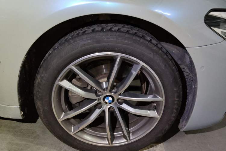 Used BMW 5 Series 2020 525Li M Sport Package Right Front Wheel Hub