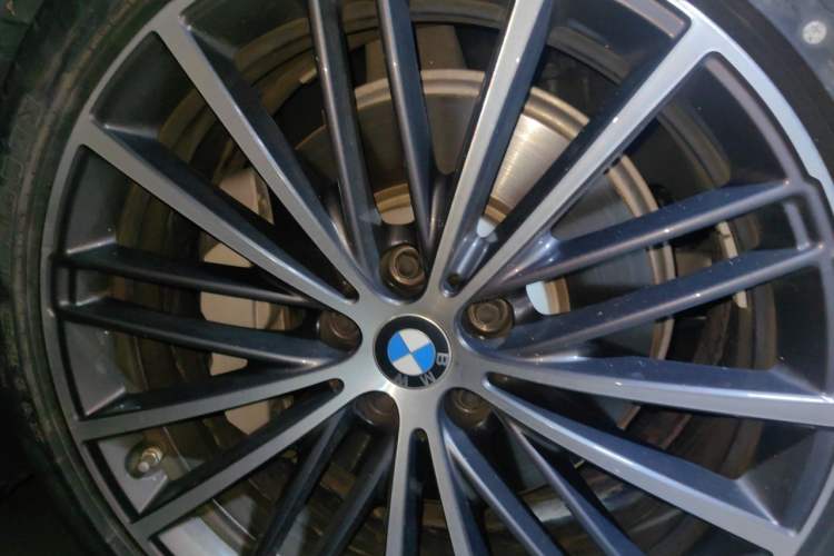 Used BMW 5 Series 2020 530Li Executive M Sport Package Right Front Wheel Hub
