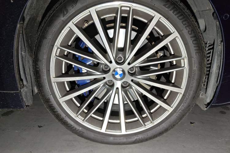 Used BMW 5 Series 2020 530i Sport Line M Sport Package Right Front Wheel Hub