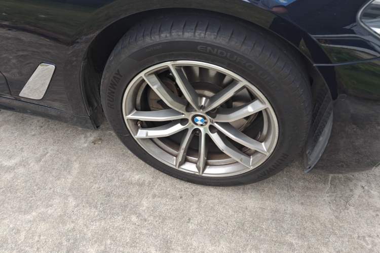 Used BMW 5 Series 2020 525Li M Sport Package Right Front Wheel Hub