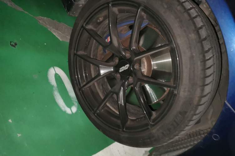 Used BMW 5 Series 2020 540i Sport Line M Sport Package Right Front Wheel Hub