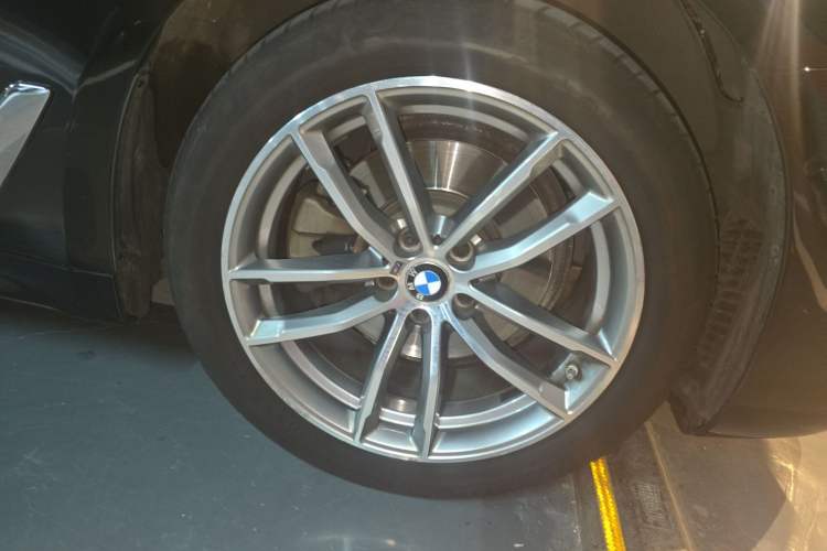 Used BMW 5 Series 2020 525Li M Sport Package Right Front Wheel Hub