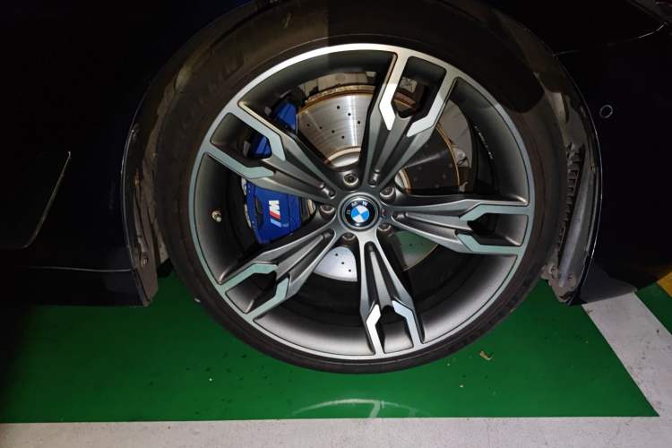 Used BMW 5 Series 2020 540i Sport Line M Sport Package Right Front Wheel Hub