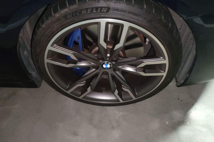 Used BMW 5 Series 2020 540i Sport Line M Sport Package Right Front Wheel Hub