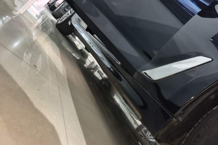 Used BMW 5 Series 2020 525Li M Sport Package Right Side Sill