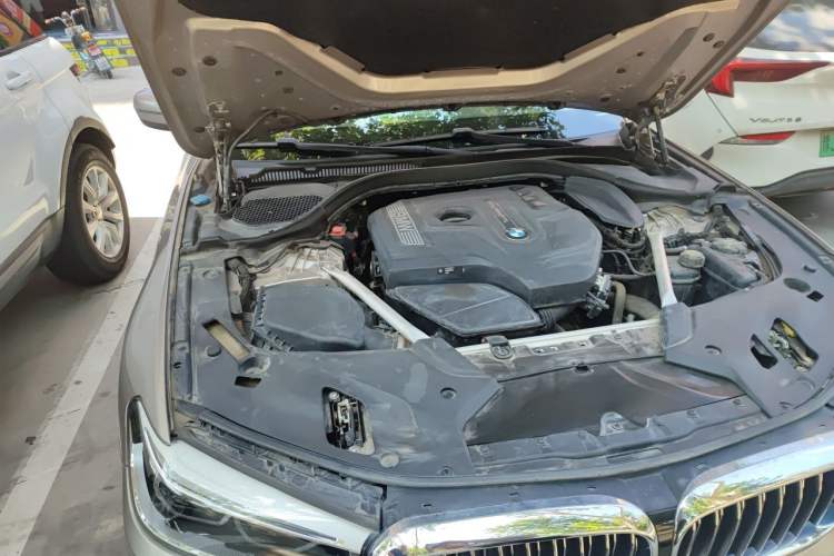 Used BMW 5 Series 2020 530Li Leading Edition Luxury Package Engine Bay Right