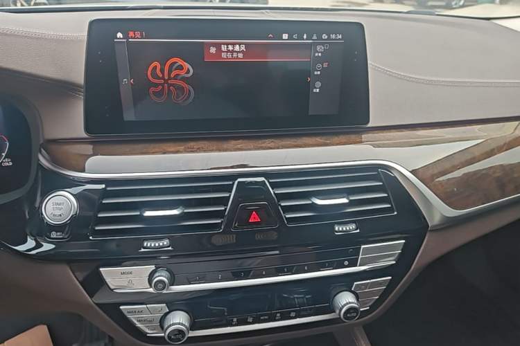 Used BMW 5 Series 2020 525Li Luxury Package Audio And AC Panel