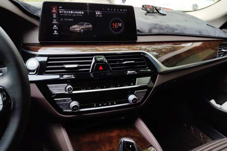Used BMW 5 Series 2020 525Li Luxury Package Audio And AC Panel