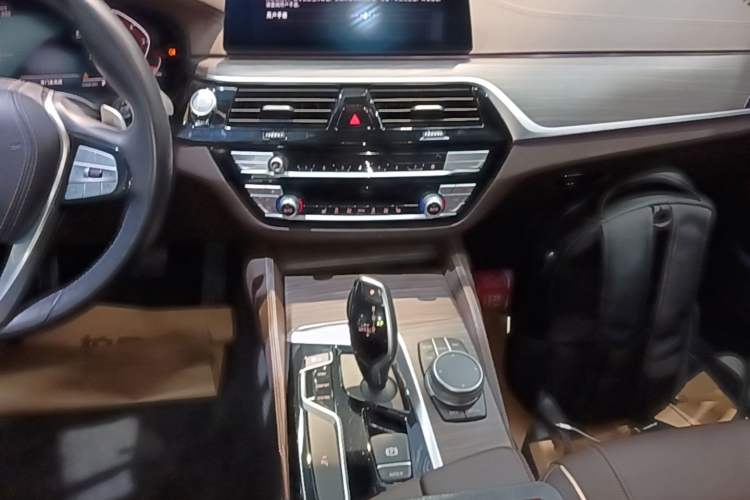 Used BMW 5 Series 2020 530Li Leading Edition Luxury Package Audio And AC Panel