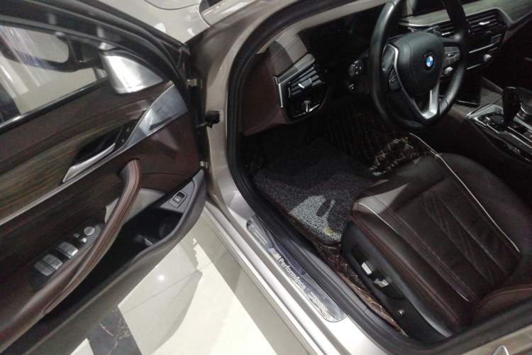 Used BMW 5 Series 2020 530Li Leading Edition Luxury Package Driver Seat