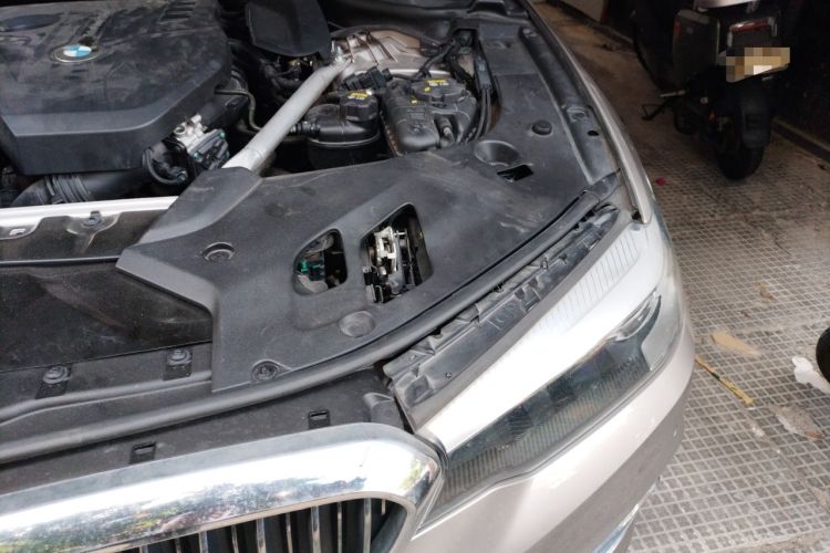Used BMW 5 Series 2020 525Li Luxury Package Engine Bay Left