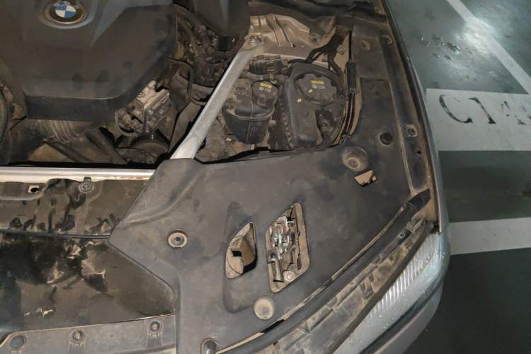 Used BMW 5 Series 2020 525Li Luxury Package Engine Bay Left