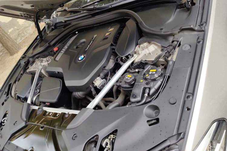 Used BMW 5 Series 2020 525Li Luxury Package Engine Bay Left