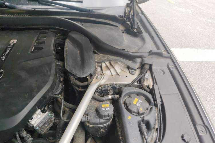 Used BMW 5 Series 2020 530Li Leading Edition Luxury Package Engine Bay Left