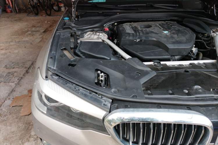 Used BMW 5 Series 2020 525Li Luxury Package Engine Bay Right