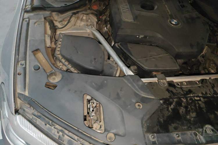 Used BMW 5 Series 2020 525Li Luxury Package Engine Bay Right