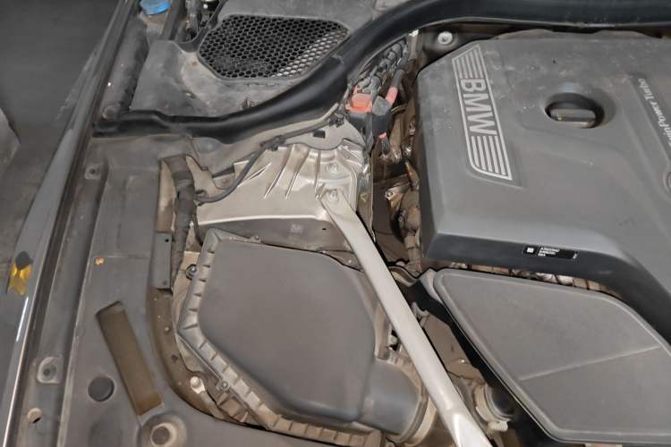 Used BMW 5 Series 2020 525Li Luxury Package Engine Bay Right