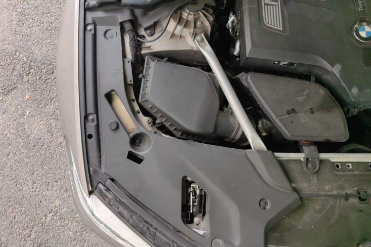 Used BMW 5 Series 2020 530Li Leading Edition Luxury Package Engine Bay Right
