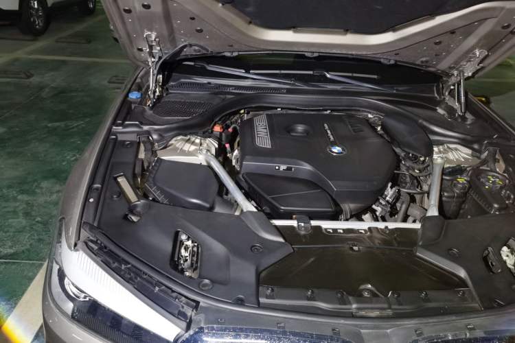 Used BMW 5 Series 2020 525Li Luxury Package Engine Bay Right